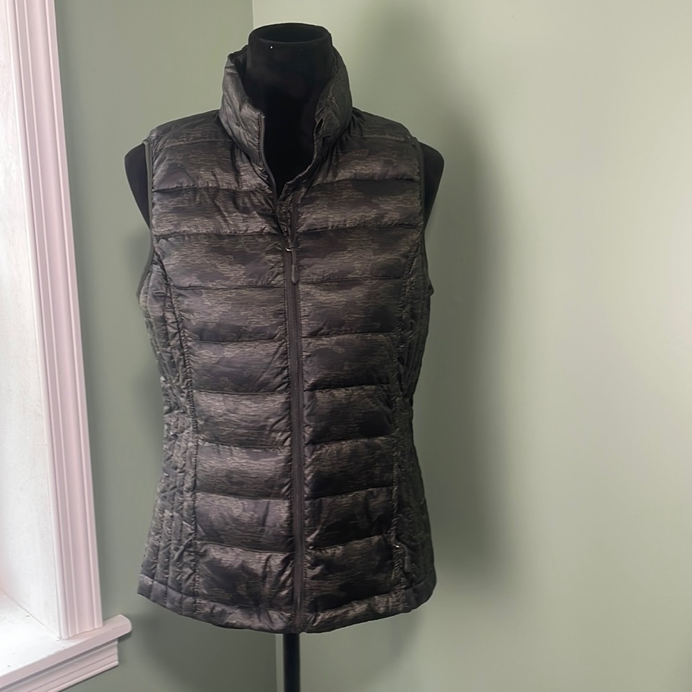 32 degree heat waterproof, green camo vest, medium